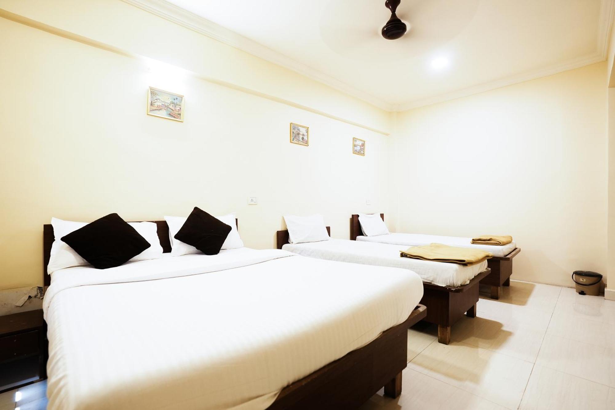 Hotel Della Comfort Near Ambreshwar Shiv Mandir, Ambernath Amarnāth Exterior photo