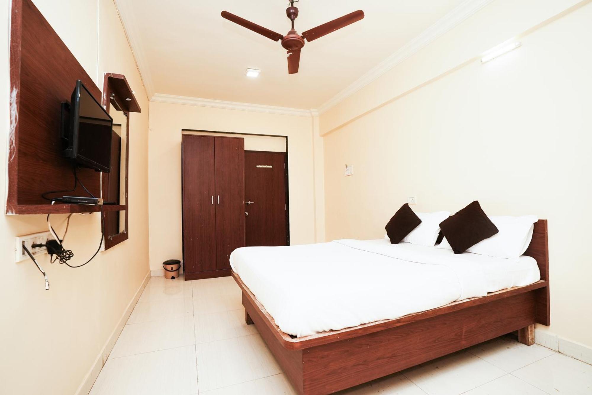 Hotel Della Comfort Near Ambreshwar Shiv Mandir, Ambernath Amarnāth Exterior photo