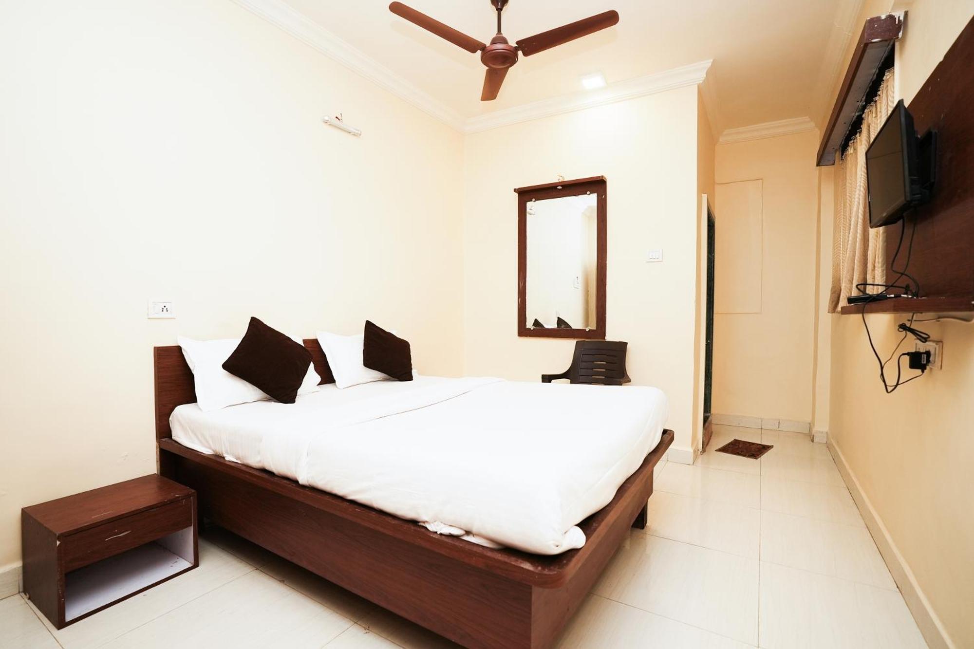 Hotel Della Comfort Near Ambreshwar Shiv Mandir, Ambernath Amarnāth Exterior photo